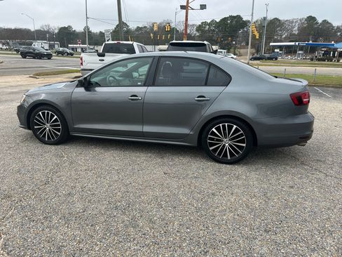 Used 2016 Volkswagen Jetta Sport image 18