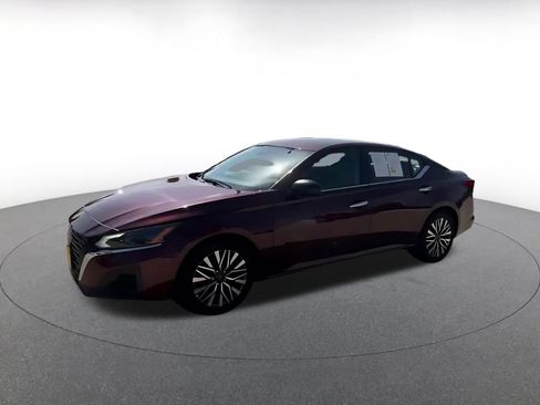 Used 2025 Nissan Altima 2.5 SV FWD image 7