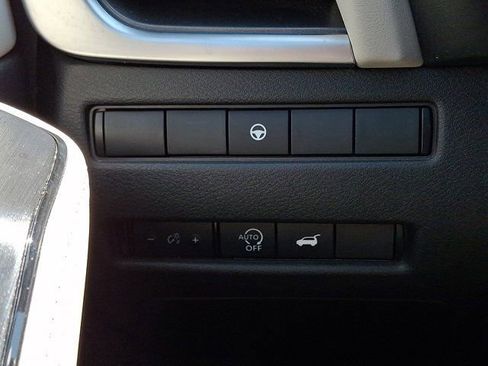 Used 2024 Nissan Rogue SV AWD/4WD image 29