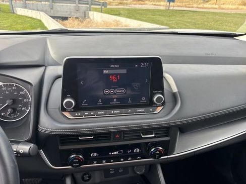 Used 2024 Nissan Rogue SV image 19