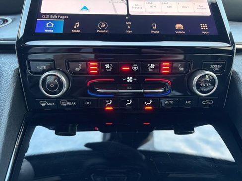 Used 2023 Jeep Grand Cherokee L Overland image 17