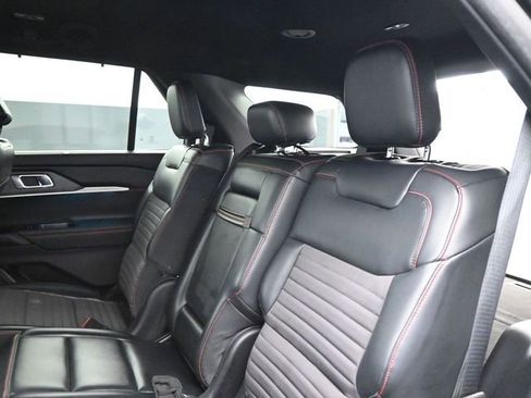 Used 2025 Ford Explorer ST-Line w/ Premium Package image 18