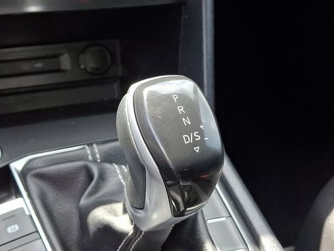 Used 2022 Volkswagen Tiguan SE AWD/4WD image 15