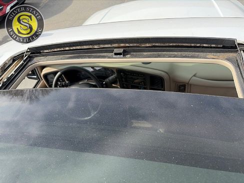 Used 2006 GMC Sierra 2500 SLT w/ Heavy-Duty Power Package image 29