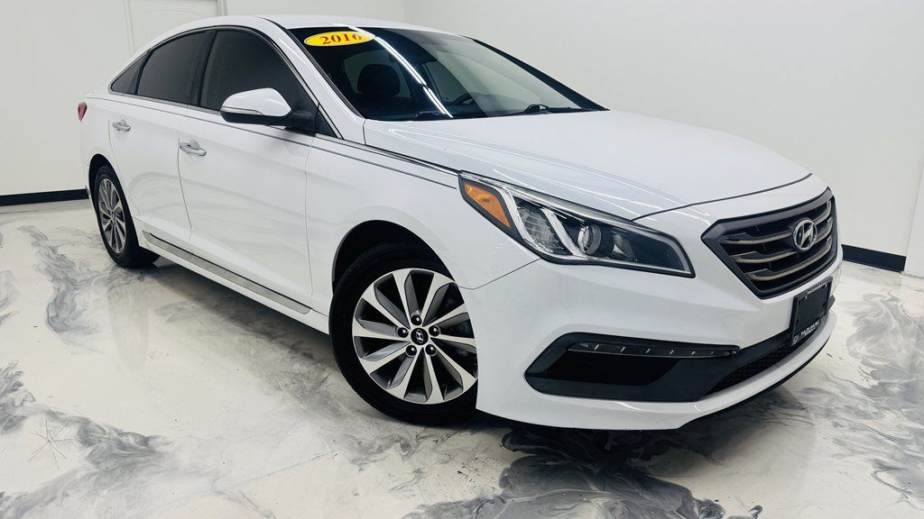 Used 2016 Hyundai Sonata Sport w/ Option Group 02 FWD image 2