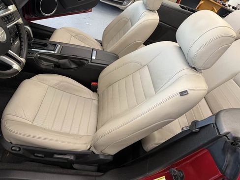 Used 2013 Ford Mustang Premium RWD image 23