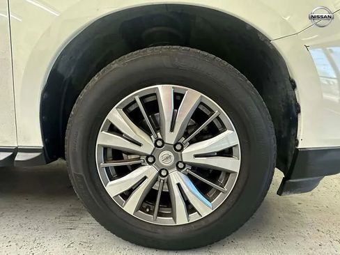 Used 2020 Nissan Pathfinder SV image 31