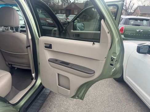 Used 2008 Ford Escape 4WD Hybrid image 17
