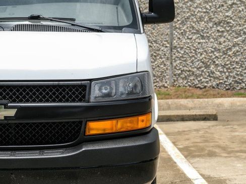 Used 2019 Chevrolet Express 2500 Extended w/ Driver Convenience Package RWD image 33