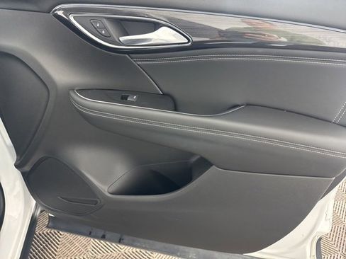 Used 2023 Buick Envision Essence image 23