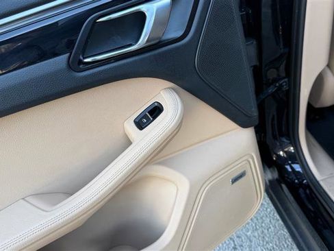 Used 2020 Porsche Macan w/ Premium Package Plus image 25