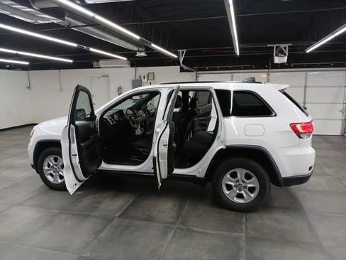 Used 2017 Jeep Grand Cherokee Laredo AWD/4WD image 27