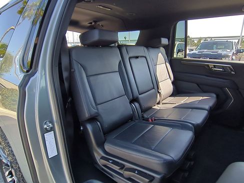 Certified 2025 Chevrolet Suburban Z71 AWD/4WD image 27