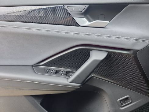 New 2026 Volkswagen Tiguan SE R-Line FWD image 19
