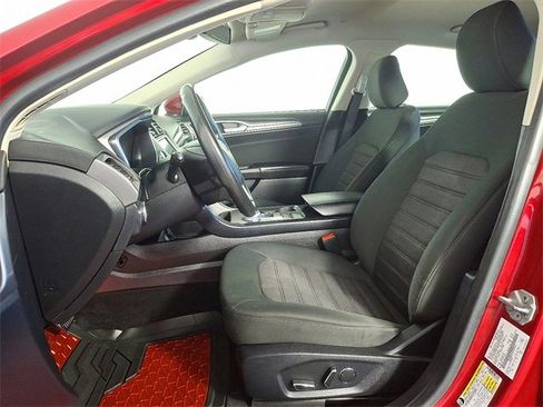 Used 2020 Ford Fusion SE image 16