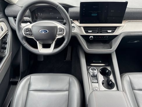 Used 2025 Ford Explorer Active w/ Active Comfort Package image 15
