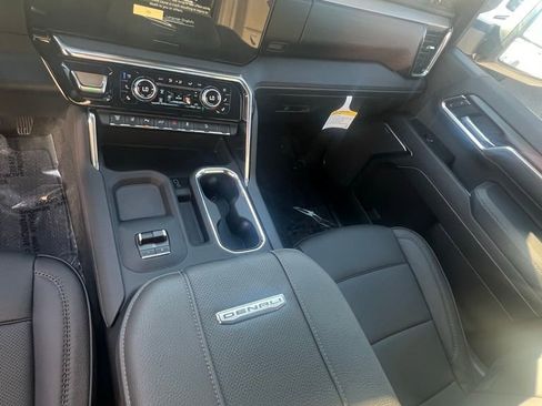 New 2025 GMC Sierra 2500 Denali w/ Denali Reserve Package image 9