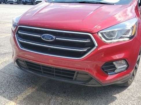 Used 2017 Ford Escape SE w/ SE Sport Appearance Package AWD/4WD image 1