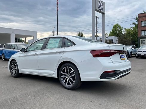 New 2025 Volkswagen Jetta SE image 6