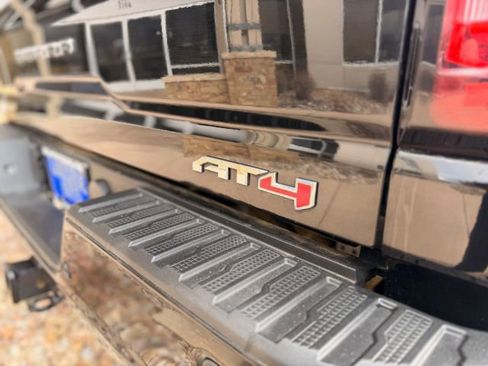 Used 2022 GMC Sierra 2500 AT4 w/ AT4 Premium Plus Package AWD/4WD image 9