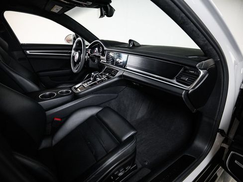 Used 2022 Porsche Panamera GTS AWD/4WD image 28
