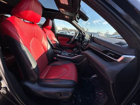 Used 2022 Toyota Highlander XSE image 25