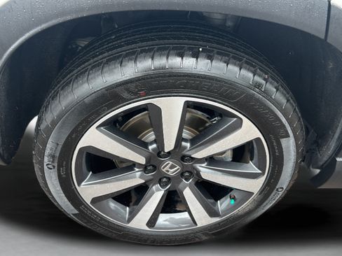 Used 2025 Honda Pilot Touring image 37