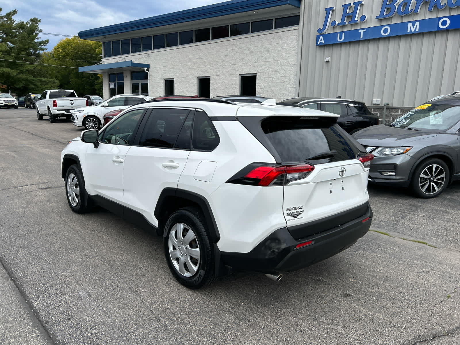 Used 2019 Toyota RAV4 LE w/ All Weather Liner Package AWD/4WD image 5