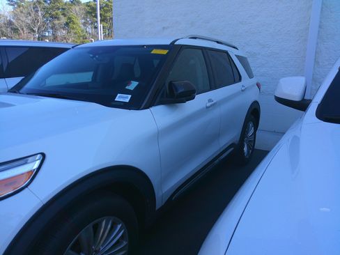 Used 2023 Ford Explorer Limited w/ Limited Technology Package image 8