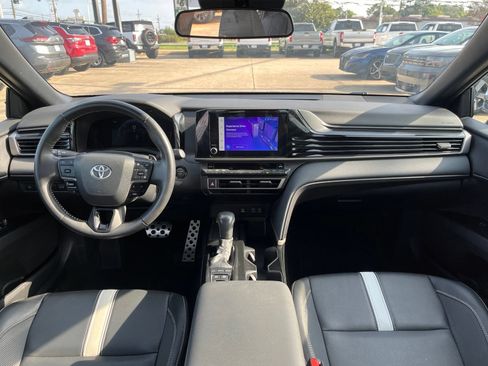 Used 2025 Toyota Camry SE FWD image 9