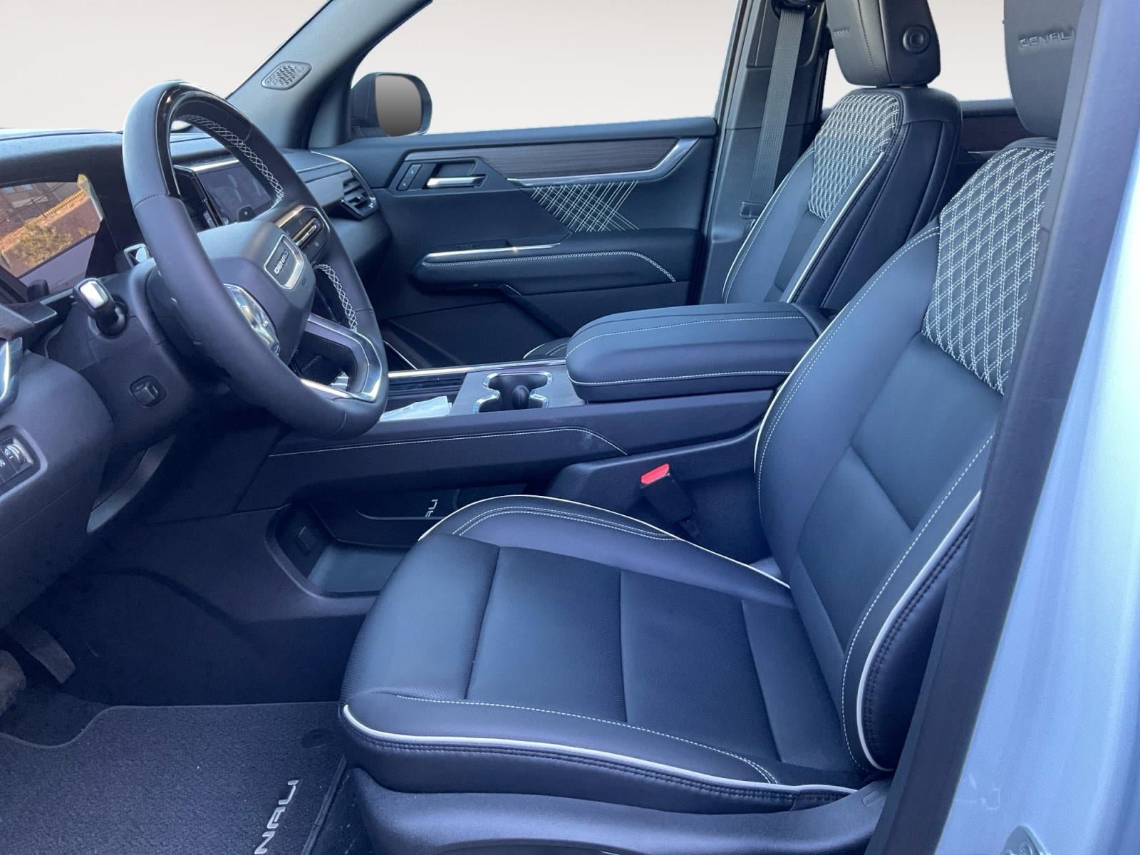Used 2027 GMC Acadia Denali AWD/4WD image 9