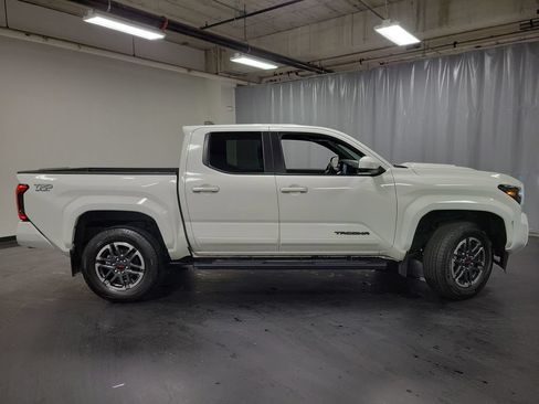 Used 2024 Toyota Tacoma TRD Sport AWD/4WD image 9