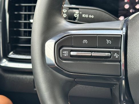 Certified 2023 GMC Canyon AT4 w/ AT4 Premium Package AWD/4WD image 31