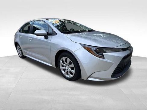 Used 2023 Toyota Corolla LE FWD image 3