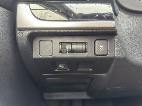 Used 2017 Subaru Crosstrek 2.0i Limited image 23