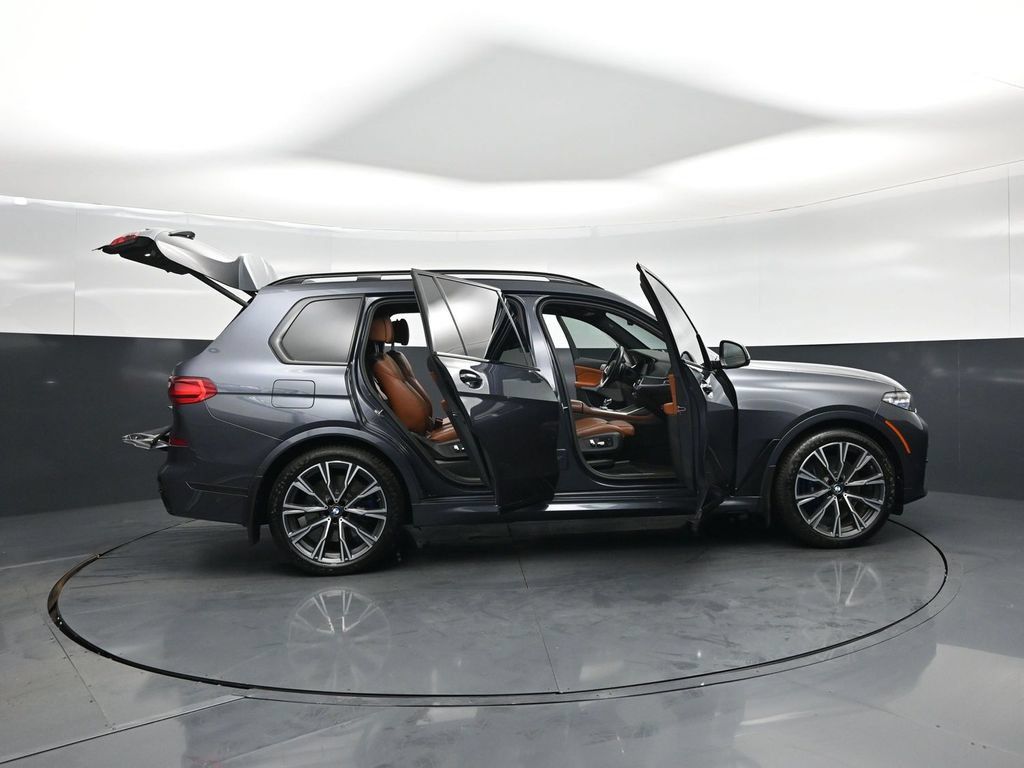 Used 2020 BMW X7 M50i w/ Dynamic Handling Package AWD/4WD image 4