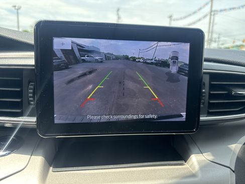Used 2023 Ford Explorer XLT w/ Equipment Group 202A AWD/4WD image 27