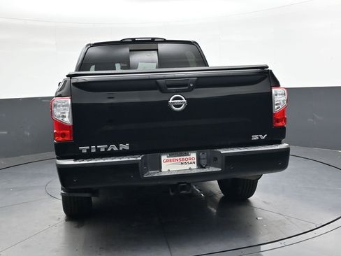 Used 2021 Nissan Titan SV w/ SV Convenience Package image 5