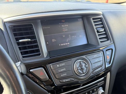 Used 2019 Nissan Pathfinder SV image 20