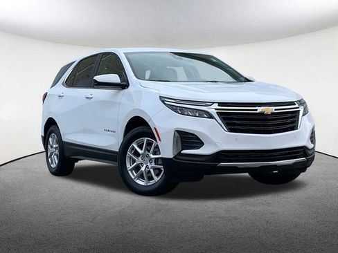 Used 2023 Chevrolet Equinox LT w/ Driver Convenience Package image 2