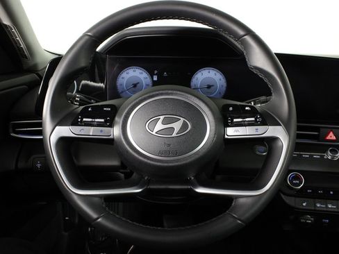 Used 2025 Hyundai Elantra SEL image 9