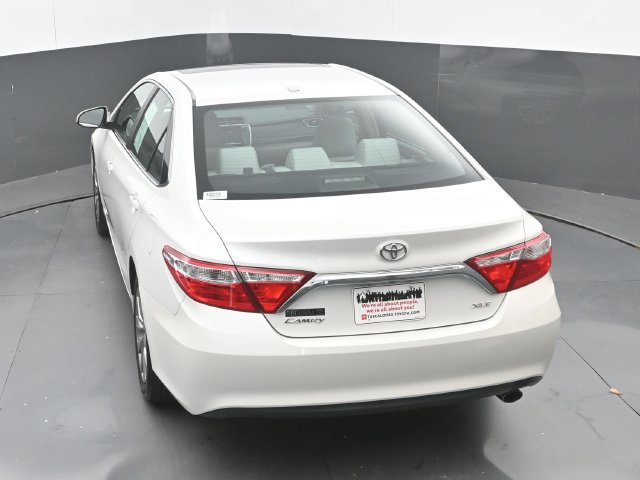 Used 2017 Toyota Camry XLE w/ Moonroof Package FWD image 30