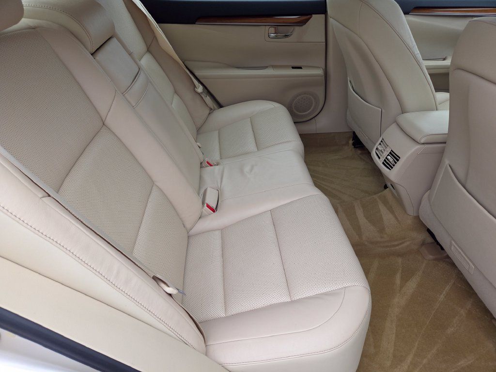 Used 2013 Lexus ES 300h w/ Luxury Pkg FWD image 5