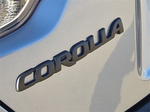 Used 2025 Toyota Corolla SE image 11