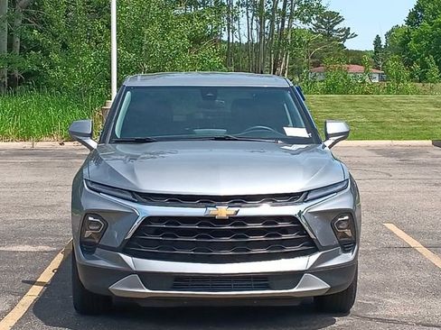 Used 2025 Chevrolet Blazer LT AWD/4WD image 2