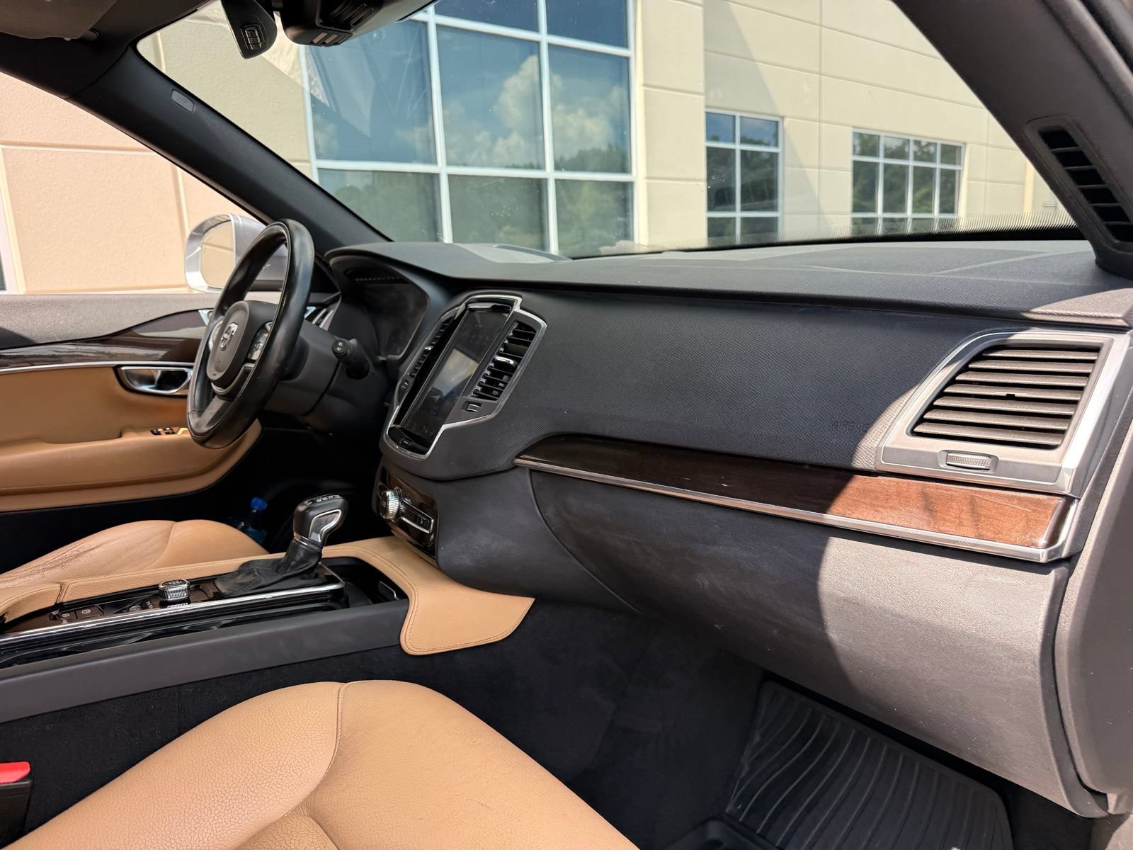 Used 2019 Volvo XC90 T6 Momentum w/ Advanced Package AWD/4WD image 23