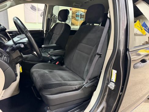 Used 2019 Dodge Grand Caravan SE w/ Rear Park Assist Package FWD image 40