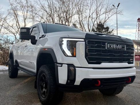 Used 2024 GMC Sierra 2500 AT4 w/ AT4 Premium Plus Package image 1