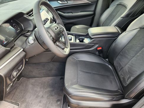 New 2025 Jeep Grand Cherokee L Altitude image 12