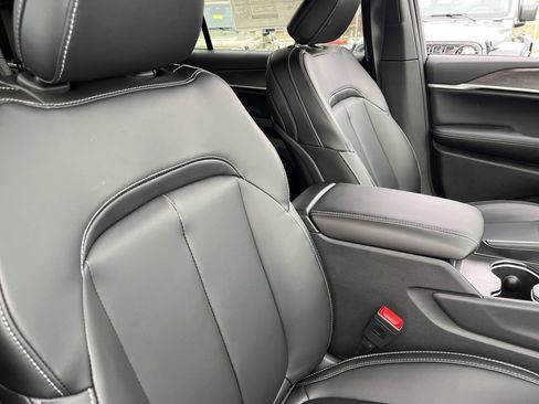 New 2025 Jeep Grand Cherokee L Limited w/ Black Appearance Package image 45